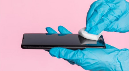 Поклейка гидрогелевой пленки